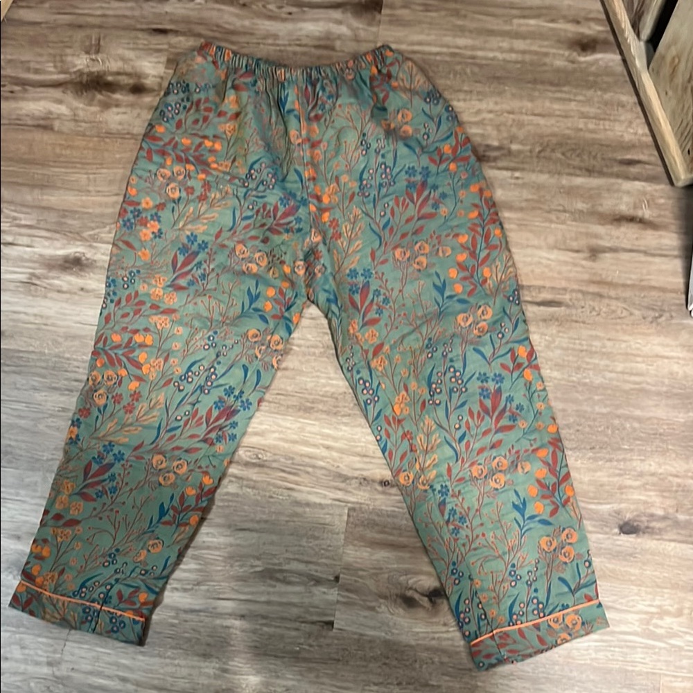 Pajama bottoms, linen material